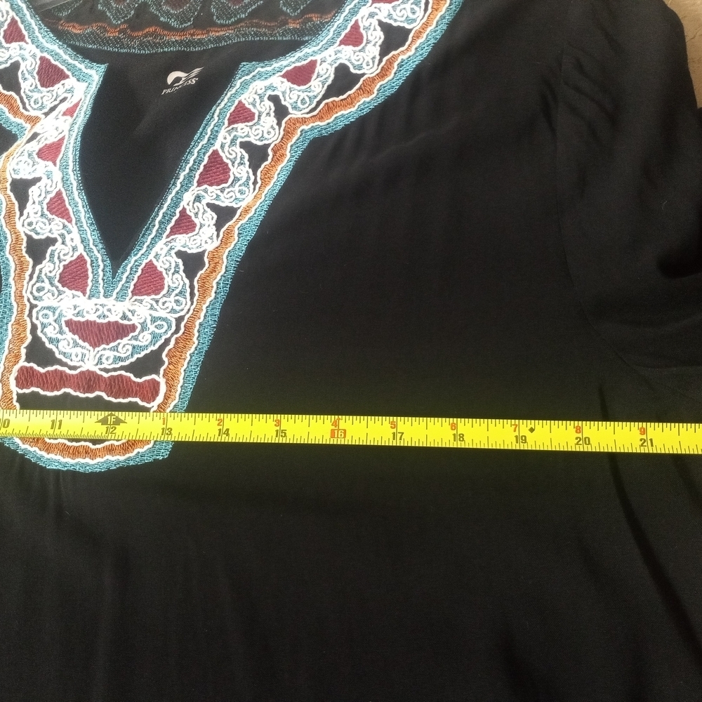 Chic Black Embroidered Tunic Top - Picture 11 of 13